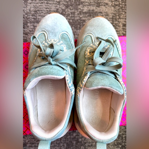 🤩Tory Burch T Monogram Good Luck Sneakers Blue/Cream White Size 7.5 like new!🤩 - Picture 5 of 13